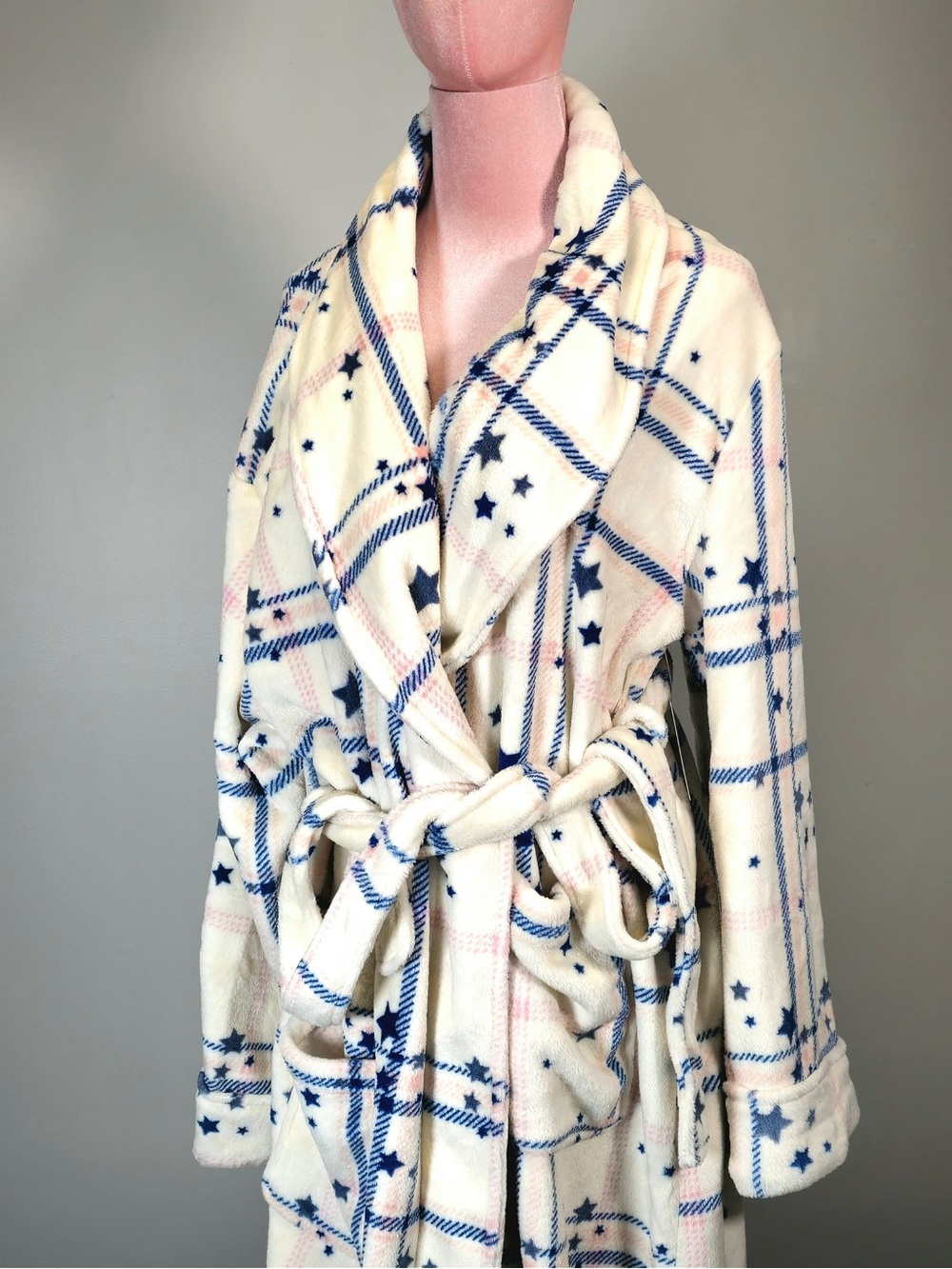 NWT  Cream Plaid & Star Fleece Robe with Belt